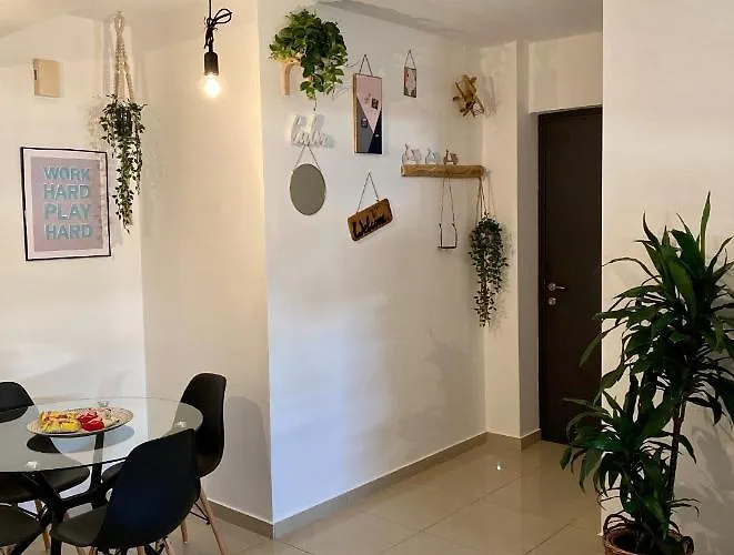 アパート Fat Cow 102 *