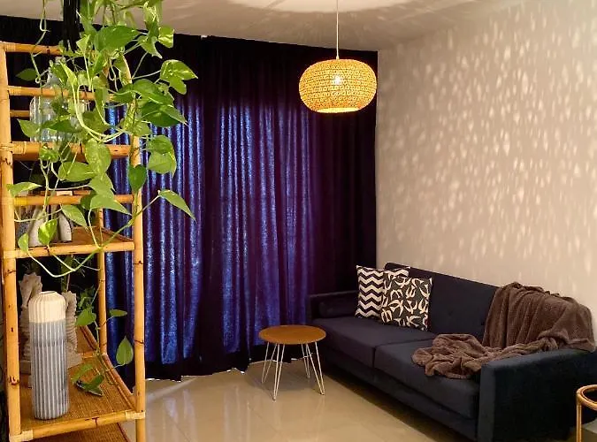 Fat Cow 102 アパート Livadhia